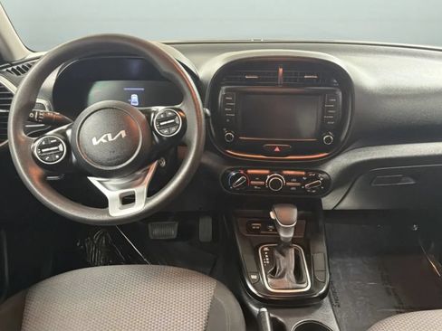 Used 2023 Kia Soul LX w/ LX Technology Package FWD image 10