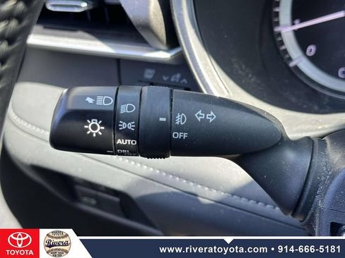 Used 2023 Toyota Highlander XLE AWD/4WD image 36
