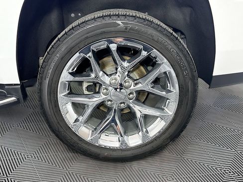 Used 2018 GMC Yukon Denali w/ Open Road Package AWD/4WD image 34