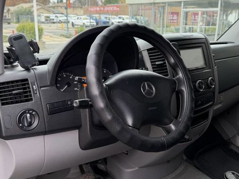 Used 2017 Mercedes-Benz Sprinter 2500 image 18