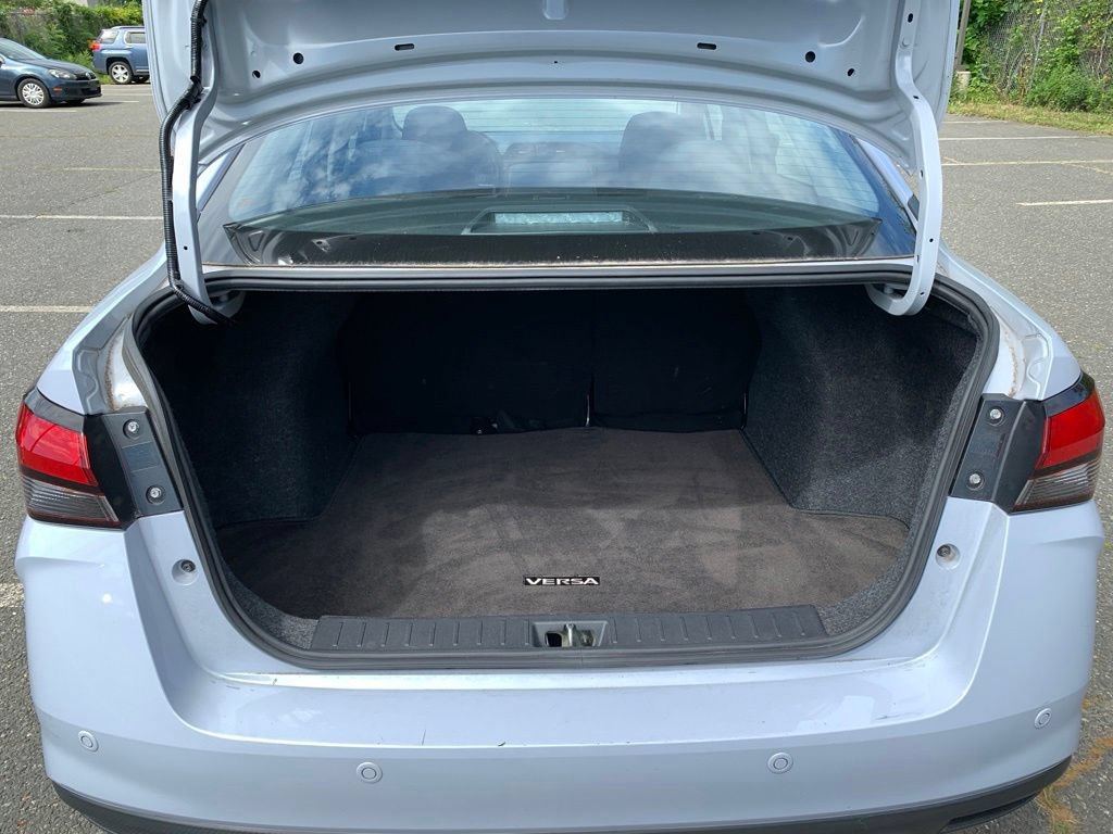 Used 2024 Nissan Versa SR FWD image 25
