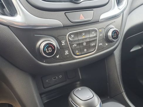 Used 2019 Chevrolet Equinox LT w/ Driver Convenience Package FWD image 32