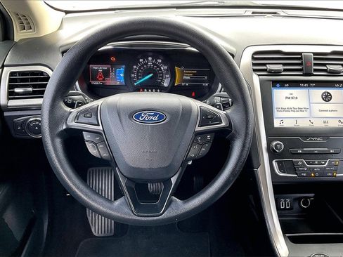 Used 2019 Ford Fusion SE image 8
