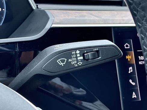Used 2022 Audi e-tron Premium AWD/4WD image 28