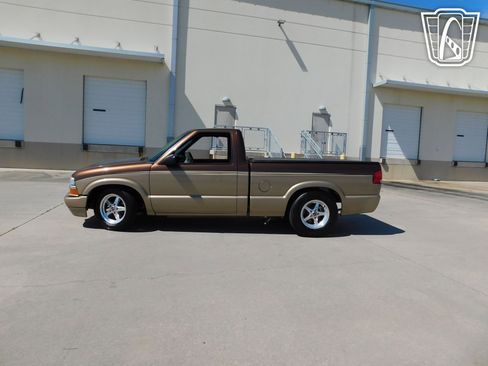 Used 2000 Chevrolet S10 Pickup LS w/ Preferred Equipment Group image 5
