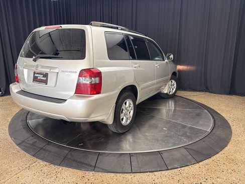 Used 2006 Toyota Highlander 4WD V6 w/ Appearance Pkg image 6