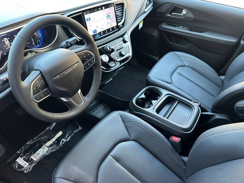 New 2027 Chrysler Pacifica Select FWD image 9