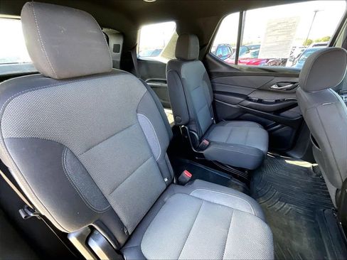Used 2023 Chevrolet Traverse LT w/ Rear Camera Mirror Package image 15