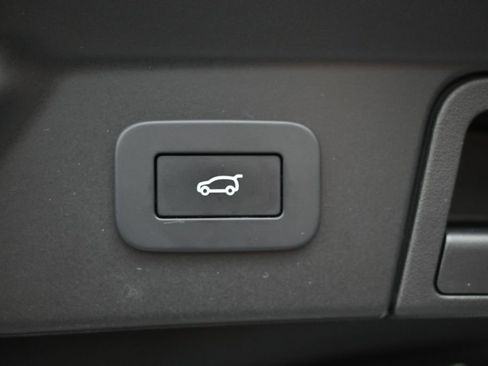 Used 2025 Land Rover Range Rover Velar S AWD/4WD image 21
