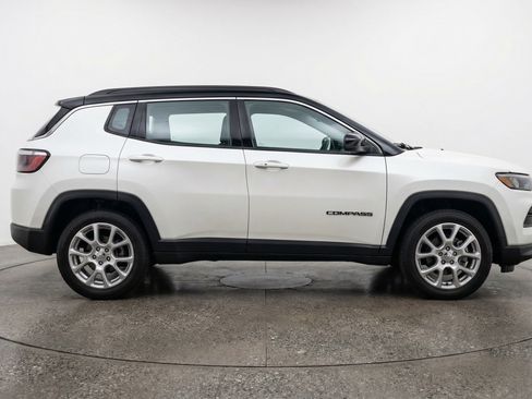 Used 2025 Jeep Compass Limited AWD/4WD image 11