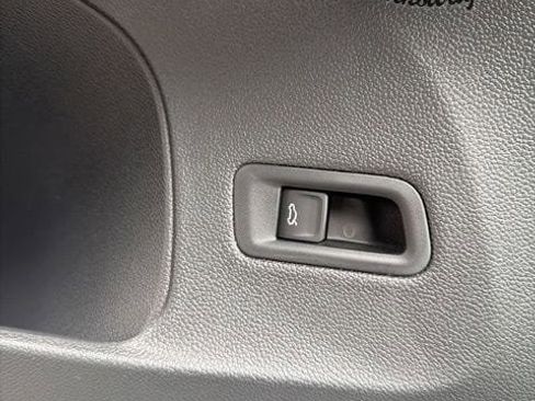 New 2026 Volkswagen Atlas SE image 18