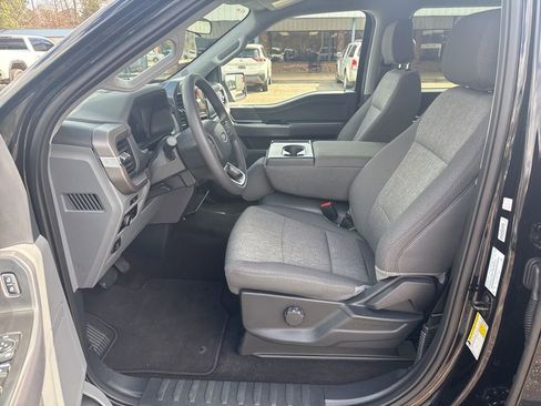 Used 2025 Ford F150 XLT image 5