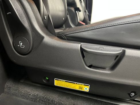 Used 2025 Kia Carnival LXS image 19