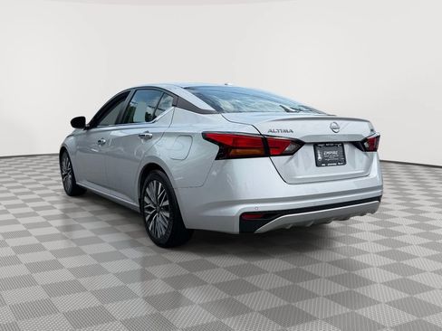 Used 2024 Nissan Altima 2.5 SV FWD image 6