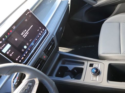 New 2026 Volkswagen Tiguan SE R-Line image 24