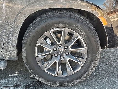 Used 2021 Chevrolet Tahoe Z71 w/ Z71 Off-Road Package image 9