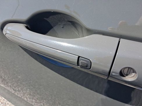 Used 2023 Chrysler Pacifica Touring-L FWD image 14