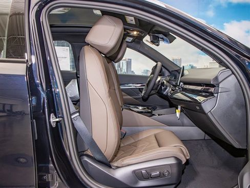 Used 2026 BMW 550e xDrive w/ Premium Package image 22