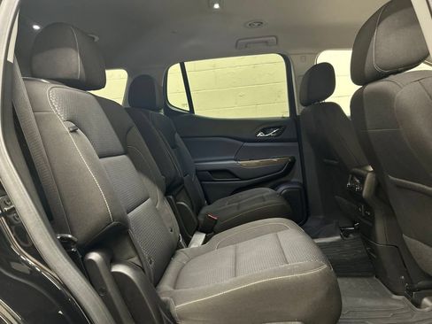 Used 2023 GMC Acadia SLE w/ Driver Convenience Package FWD image 11