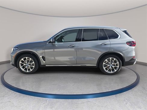 Used 2025 BMW X5 xDrive50e image 9