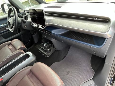 Used 2025 Volkswagen ID. Buzz Pro S RWD image 37