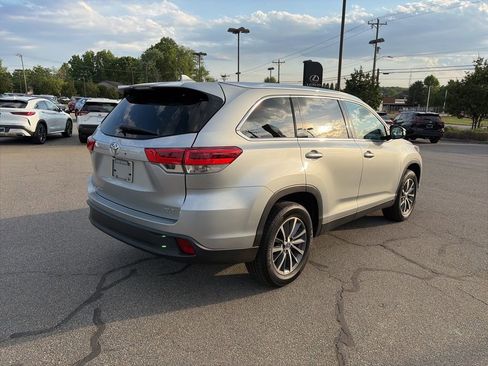 Used 2019 Toyota Highlander XLE image 4