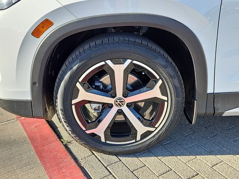 New 2026 Volkswagen Tiguan SE image 6