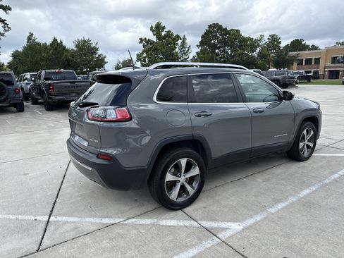 Used 2019 Jeep Cherokee Limited AWD/4WD image 9