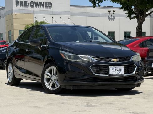 Used 2017 Chevrolet Cruze LT w/ Sun And Sound Package FWD image 2
