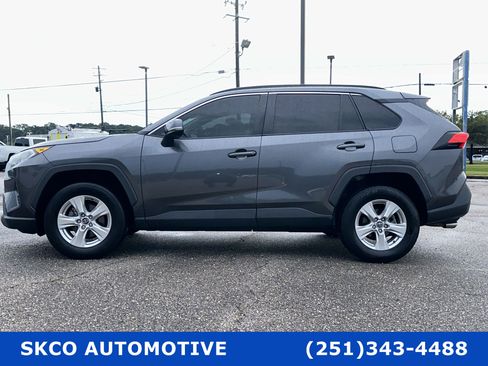 Used 2021 Toyota RAV4 XLE Premium image 27