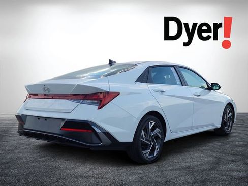 Used 2025 Hyundai Elantra SEL FWD image 4
