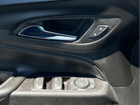 Used 2019 Chevrolet Equinox LT FWD image 15