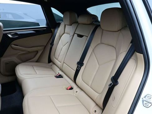 Certified 2025 Porsche Macan AWD/4WD image 14