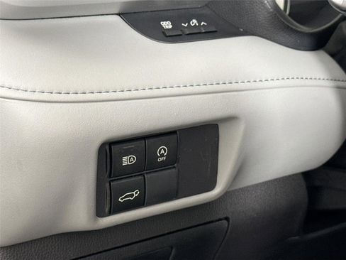 Used 2023 Toyota Highlander LE FWD image 15