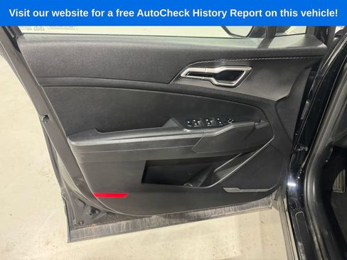 Used 2025 Kia Sportage LX AWD/4WD image 16