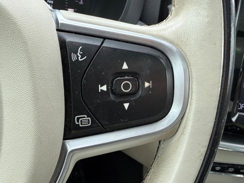 Used 2019 Volvo XC60 T6 Momentum w/ Premium Package image 19