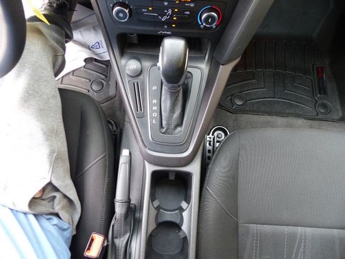 Used 2018 Ford Focus SE FWD image 30