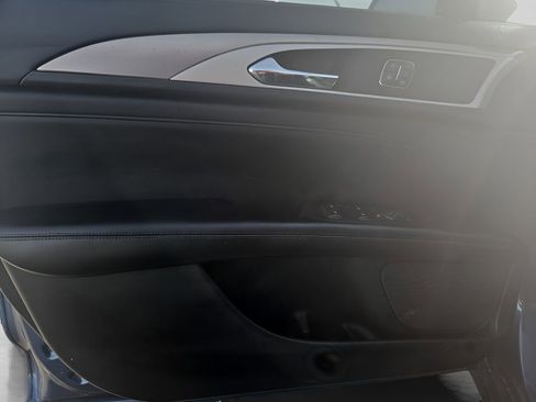 Used 2019 Lincoln MKZ Premiere image 9