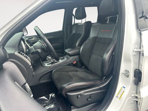 Used 2018 Jeep Grand Cherokee Trailhawk AWD/4WD image 6