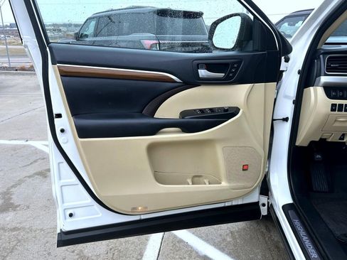 Used 2018 Toyota Highlander Limited image 9