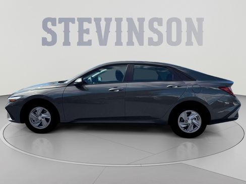New 2026 Hyundai Elantra SE FWD image 3