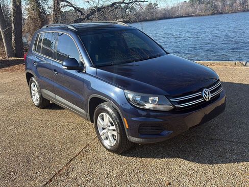 Used 2016 Volkswagen Tiguan S image 2