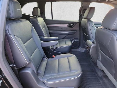 Used 2025 Buick Enclave Sport Touring w/ Power Package FWD image 12