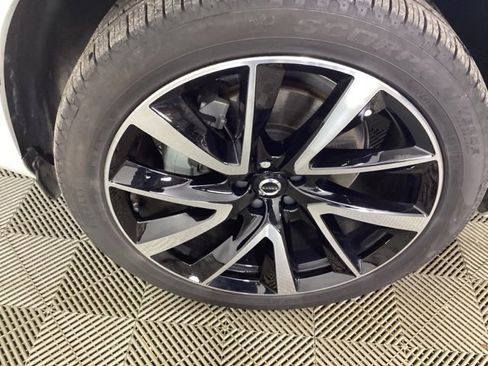 Used 2024 Volvo XC90 B6 Ultimate w/ Protection Package Premier image 9