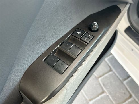 Used 2024 Toyota Camry SE image 12