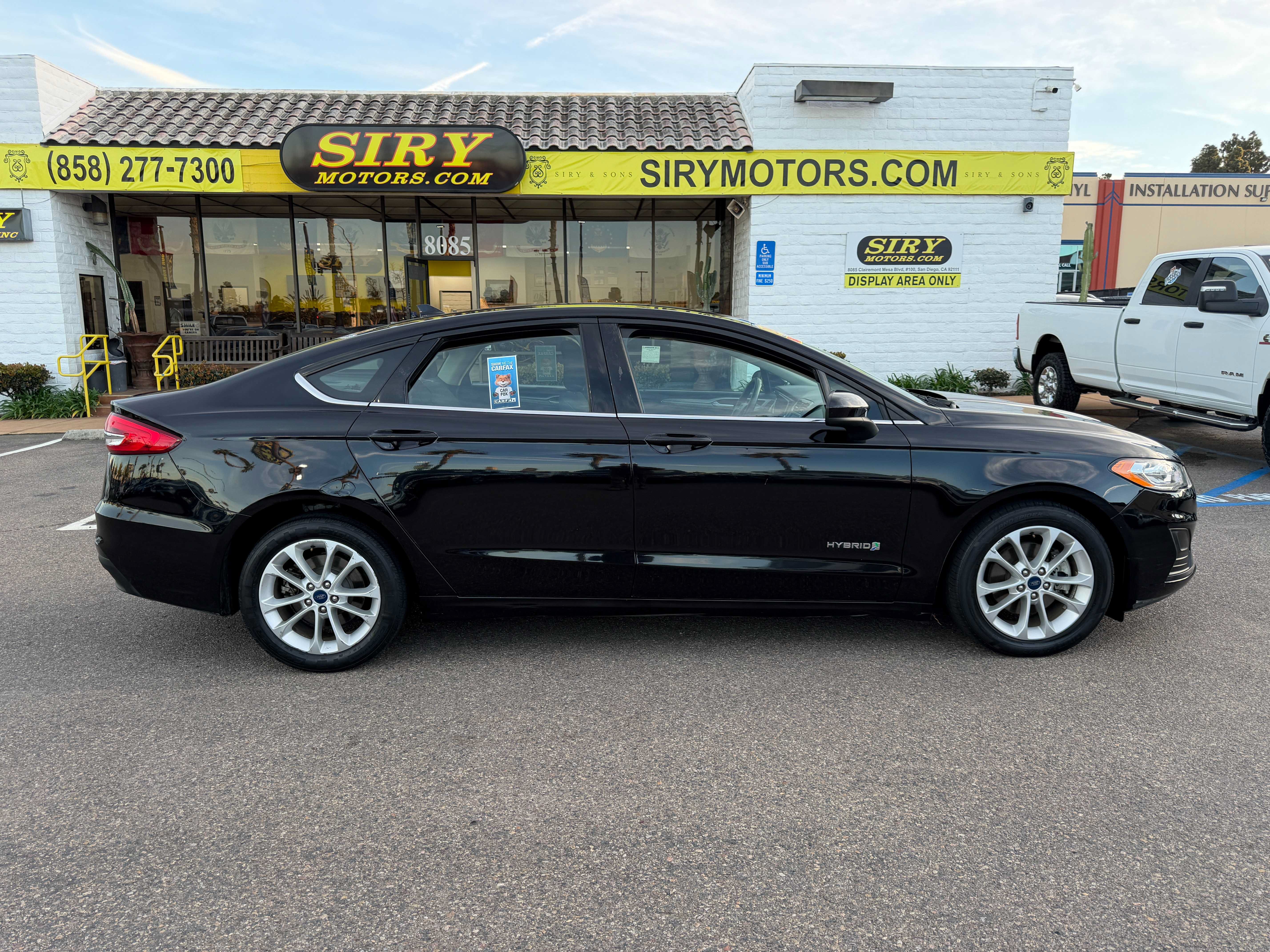 Used 2019 Ford Fusion SE FWD image 2
