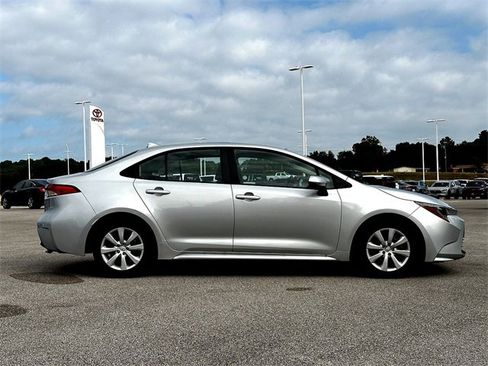 Used 2024 Toyota Corolla LE image 9