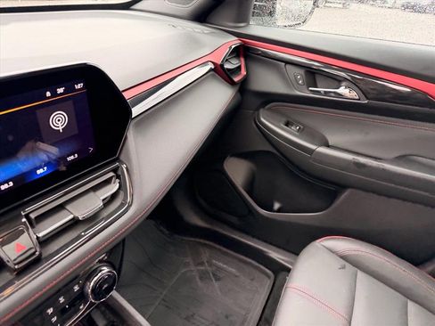 Used 2025 Chevrolet TrailBlazer RS w/ Convenience Package image 11