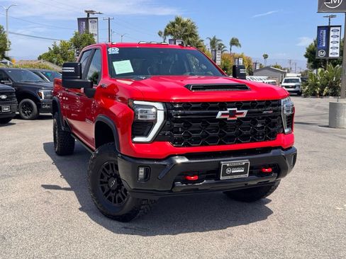Used 2024 Chevrolet Silverado 2500 ZR2 w/ Technology Package AWD/4WD image 2