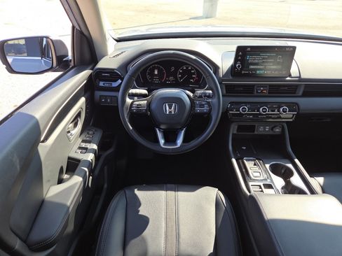 Used 2025 Honda Pilot Touring image 27